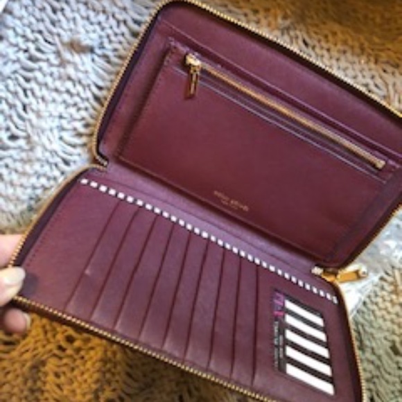 *HOST PICK* henri bendel Wallet *NEW* - Picture 7 of 13